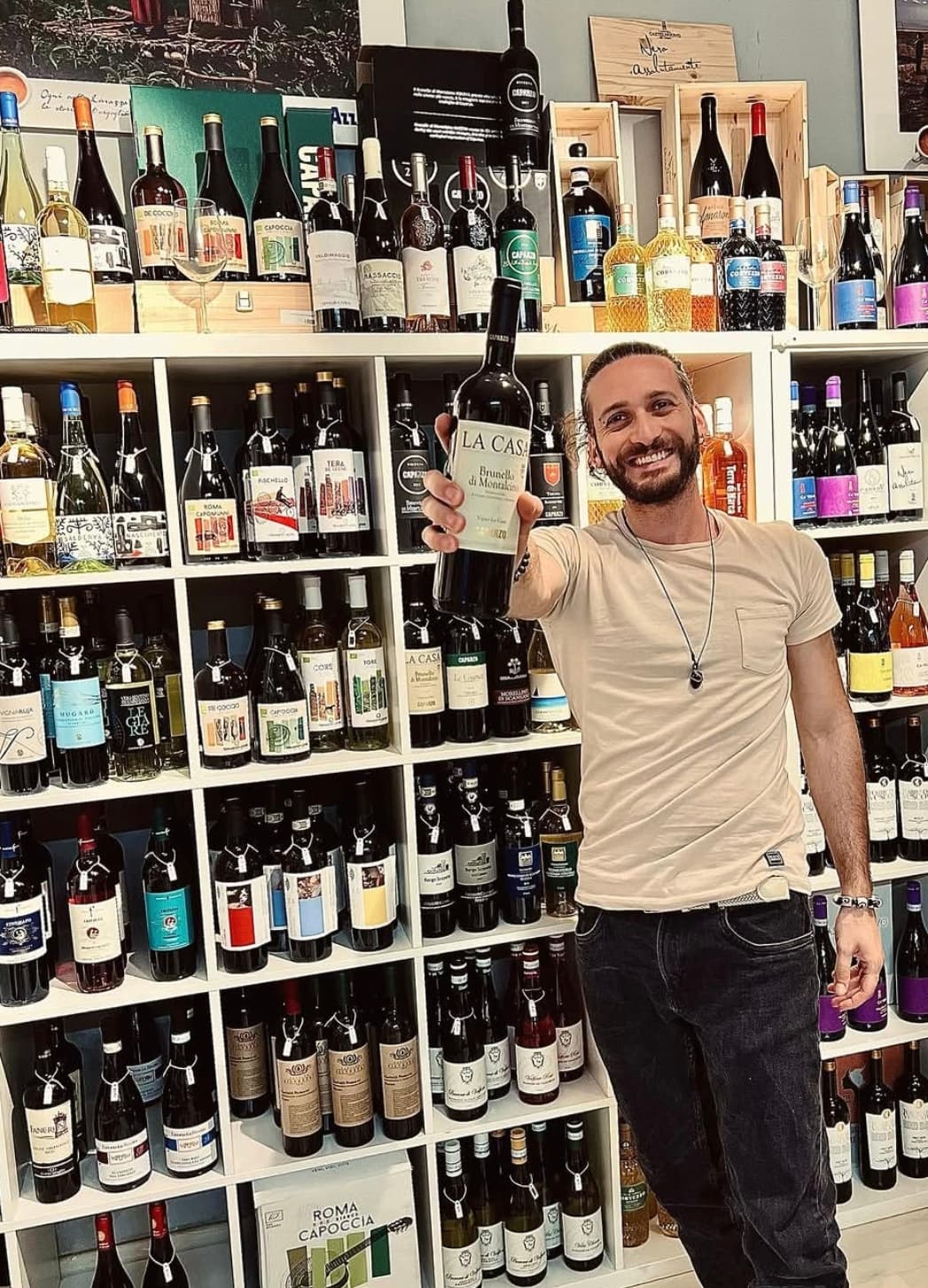 Davide, proprietario del Mancin Coffee & Wine